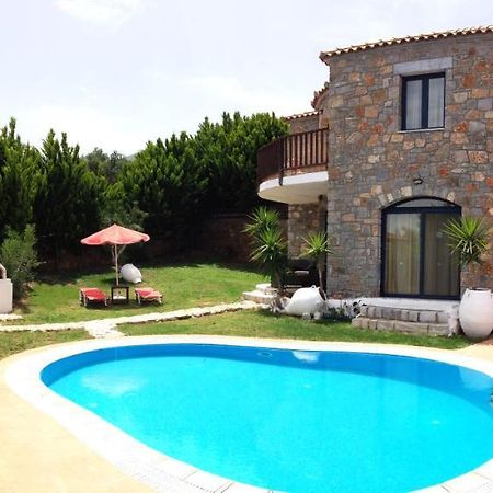 Niriides Villas Old Listing 헐소니소스 외부 사진