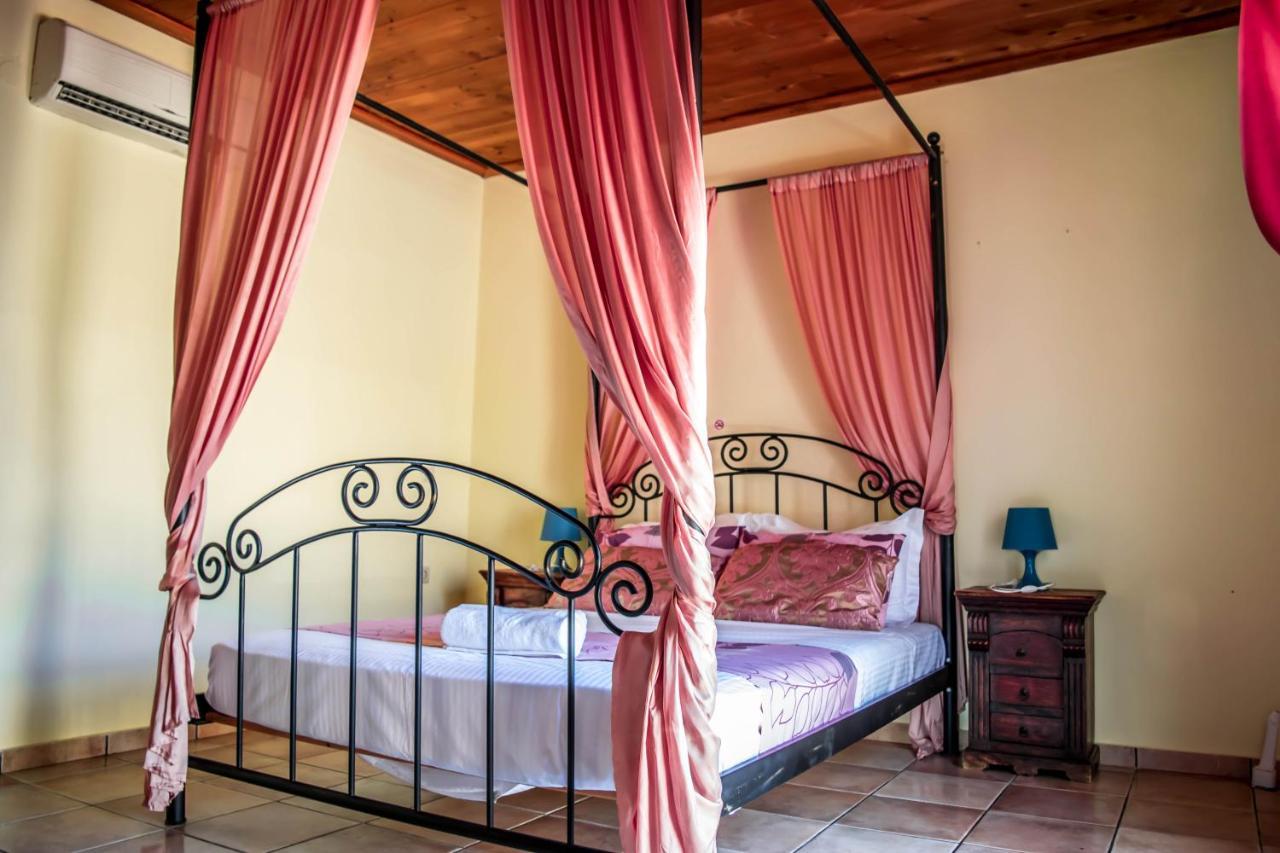 Niriides Villas Old Listing 헐소니소스 외부 사진