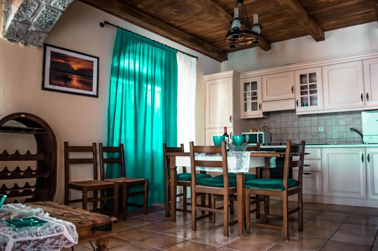 Niriides Villas Old Listing 헐소니소스 외부 사진