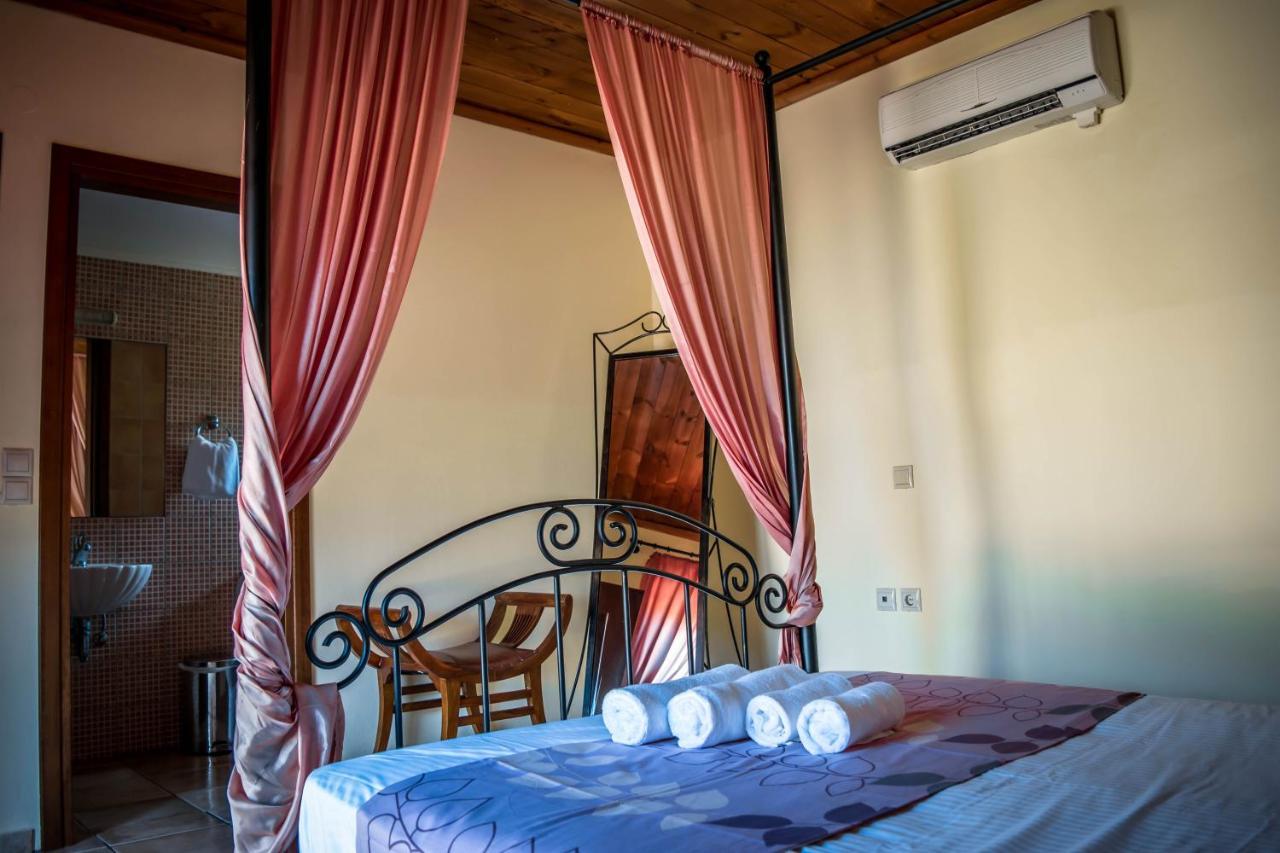 Niriides Villas Old Listing 헐소니소스 외부 사진
