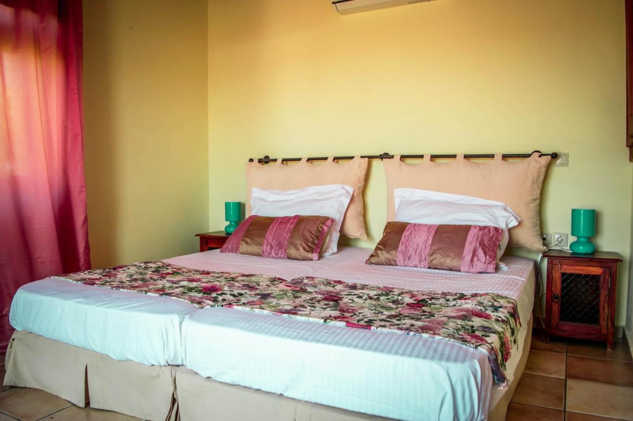 Niriides Villas Old Listing 헐소니소스 외부 사진