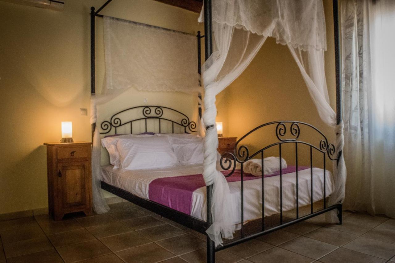 Niriides Villas Old Listing 헐소니소스 외부 사진
