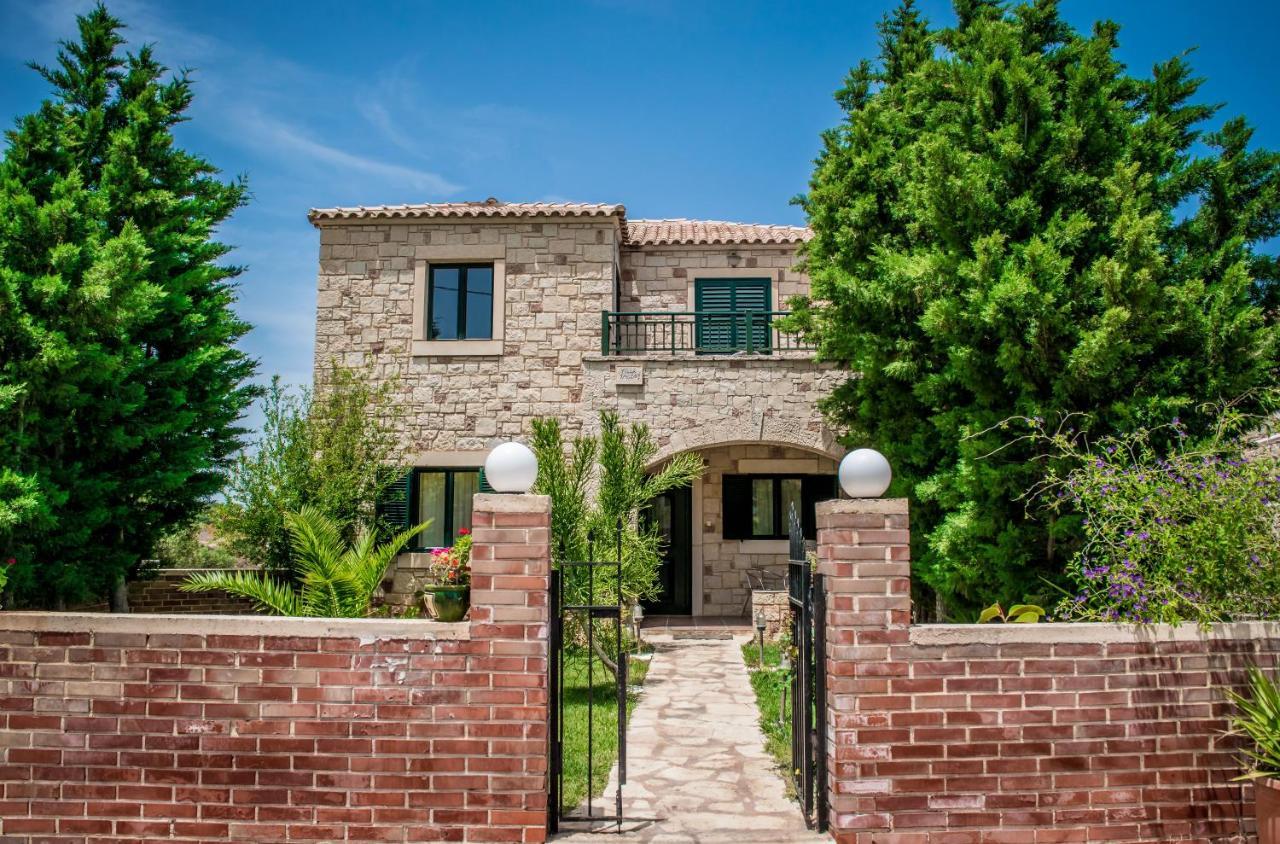 Niriides Villas Old Listing 헐소니소스 외부 사진
