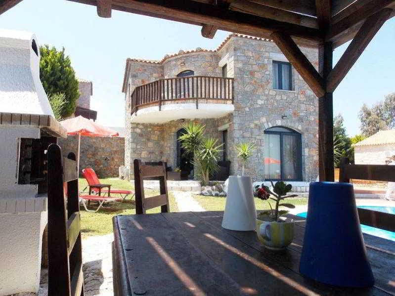 Niriides Villas Old Listing 헐소니소스 외부 사진